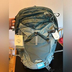 BRAND NEW Osprey Mira 22 Liter Hiking Backpack